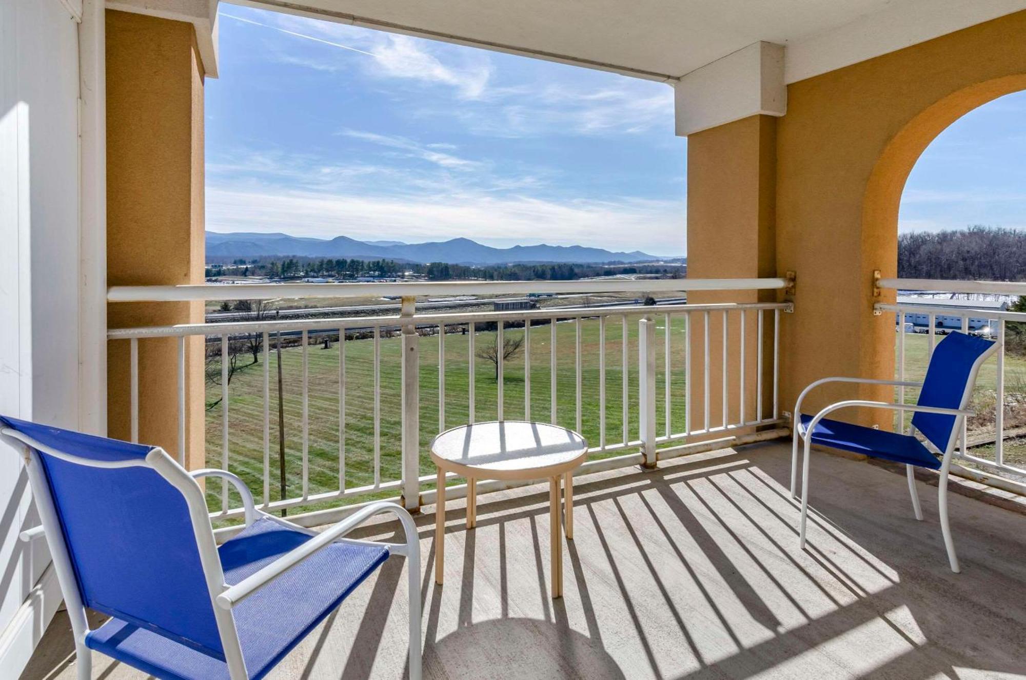 Comfort Inn & Suites Raphine - Lexington Near I-81 And I-64 Экстерьер фото