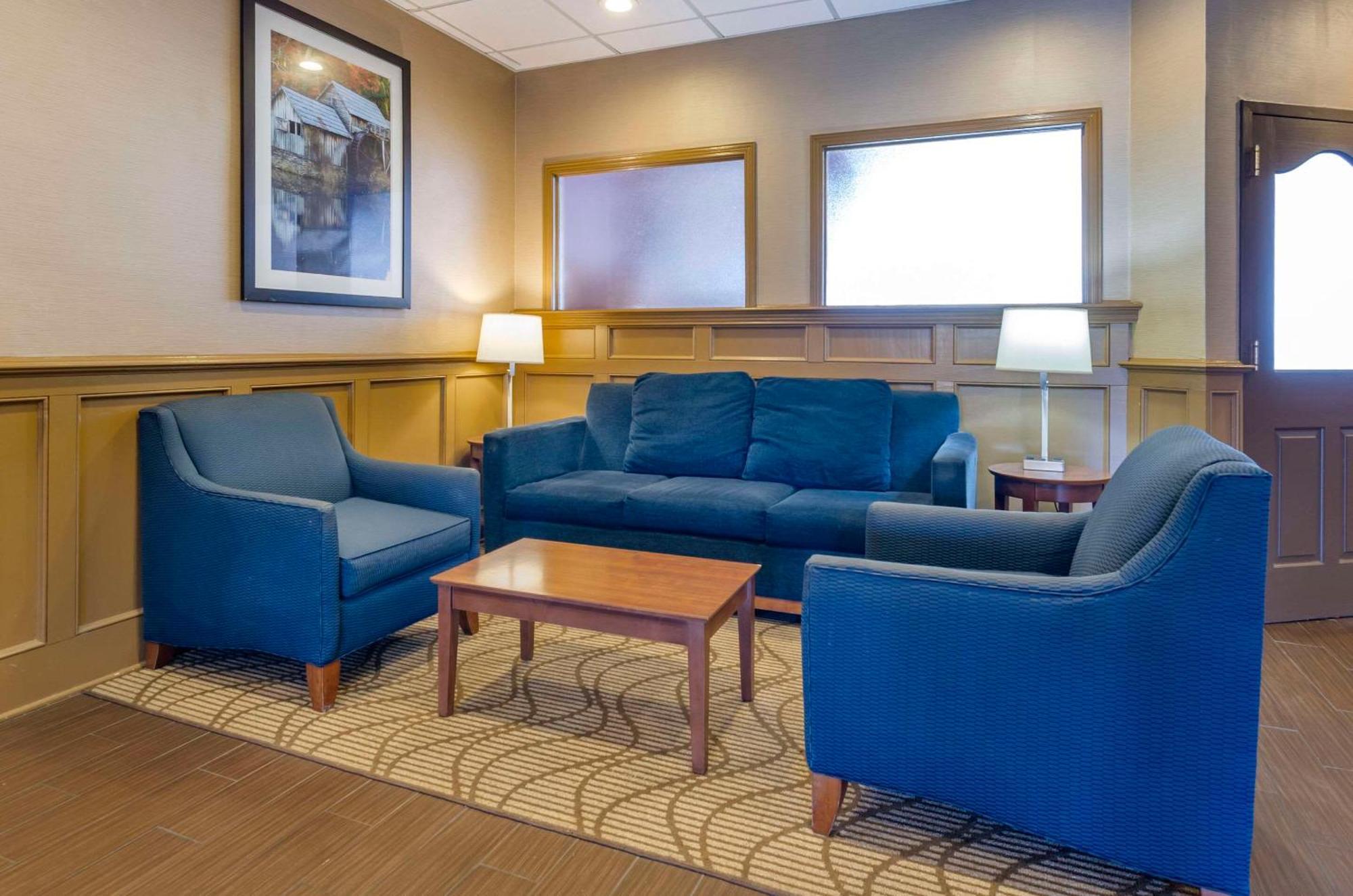 Comfort Inn & Suites Raphine - Lexington Near I-81 And I-64 Экстерьер фото
