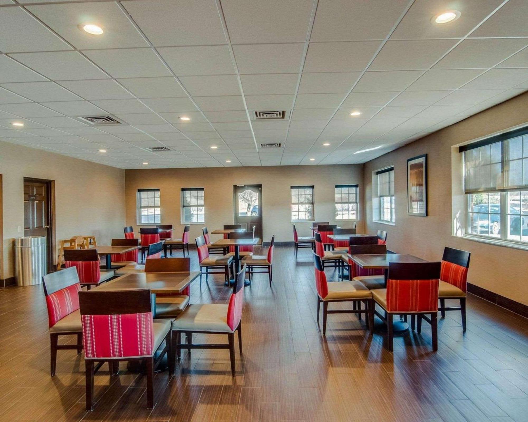 Comfort Inn & Suites Raphine - Lexington Near I-81 And I-64 Экстерьер фото